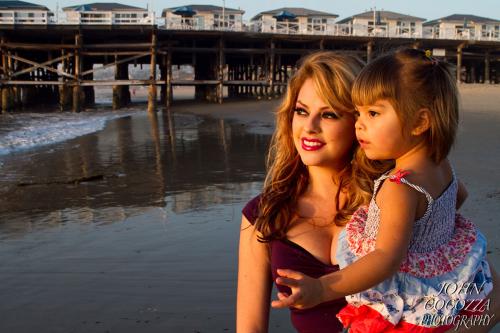 family pictures at crystal pier in pacific beach by john cocozza photography